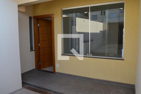 Quintal/Garagem da Sala de casa à venda com 3 quartos, 210m² em Nacional, Contagem