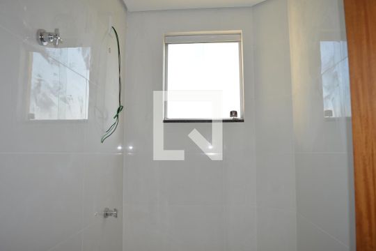 Banheiro da Suite de casa à venda com 3 quartos, 210m² em Nacional, Contagem