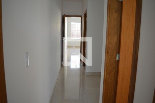 corredor de casa à venda com 3 quartos, 210m² em Nacional, Contagem