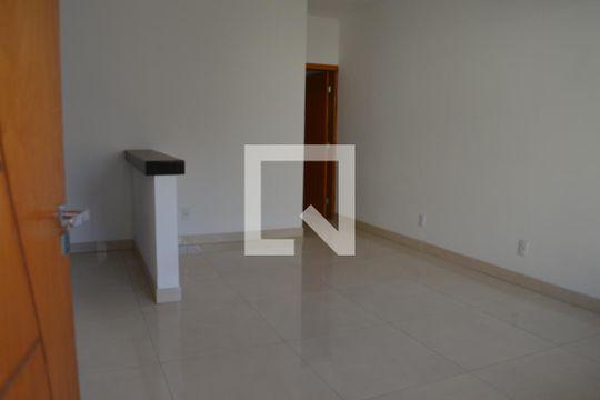 Sala de casa à venda com 3 quartos, 210m² em Nacional, Contagem