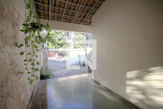 Varanda frontal de casa à venda com 6 quartos, 350m² em Cruzeiro, Belo Horizonte