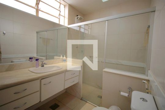Banheiro de casa à venda com 6 quartos, 350m² em Cruzeiro, Belo Horizonte