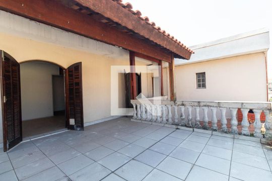 Varanda de casa à venda com 4 quartos, 180m² em Jardim Fernandes, São Paulo