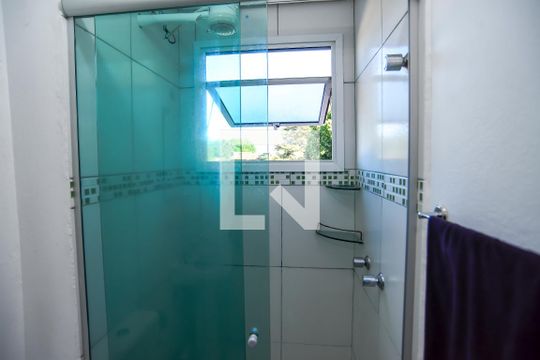 Banheiro de apartamento para alugar com 2 quartos, 46m² em Sítio São José, Viamão