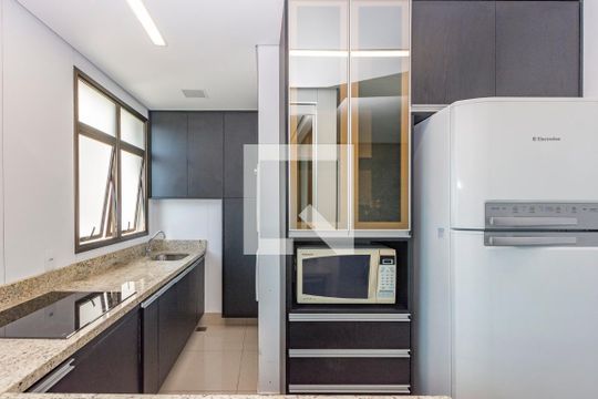 Cozinha de apartamento para alugar com 1 quarto, 55m² em Vila da Serra, Nova Lima