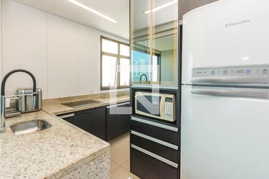 Cozinha de apartamento para alugar com 1 quarto, 55m² em Vila da Serra, Nova Lima