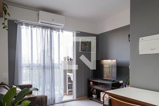 Sala de kitnet/studio para alugar com 1 quarto, 27m² em Moema, São Paulo