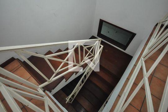 Escada de casa à venda com 3 quartos, 350m² em Parque Monte Alegre, Taboão da Serra