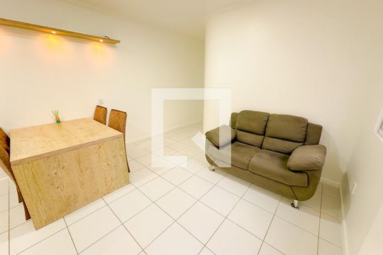 Sala de TV de apartamento para alugar com 2 quartos, 75m² em Canasvieiras, Florianópolis