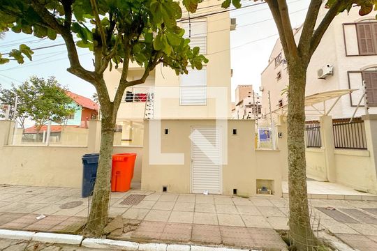 Fachada de apartamento para alugar com 2 quartos, 75m² em Canasvieiras, Florianópolis