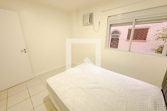 Quarto  de apartamento para alugar com 2 quartos, 75m² em Canasvieiras, Florianópolis