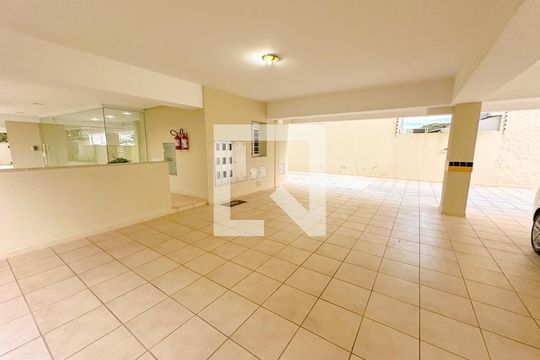 Garagem de apartamento para alugar com 2 quartos, 75m² em Canasvieiras, Florianópolis