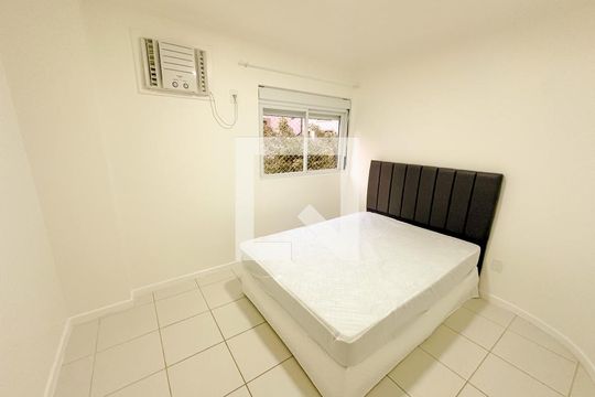 Quarto  de apartamento para alugar com 2 quartos, 75m² em Canasvieiras, Florianópolis