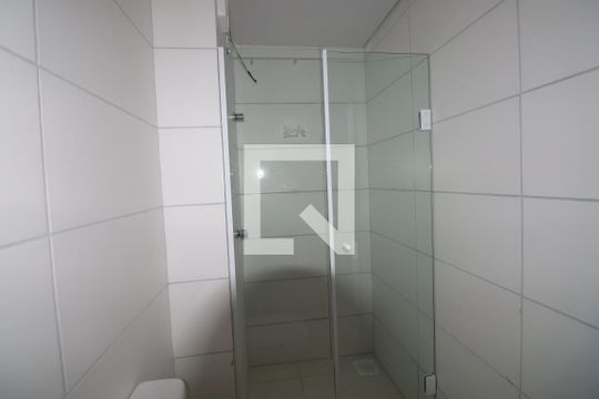 Banheiro  de apartamento à venda com 2 quartos, 47m² em Olaria, Canoas