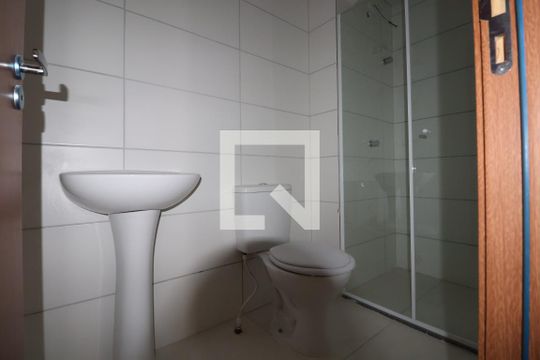 Banheiro  de apartamento à venda com 2 quartos, 47m² em Olaria, Canoas