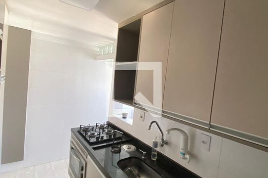 Cozinha de apartamento para alugar com 2 quartos, 50m² em Jardim Marica, Mogi das Cruzes