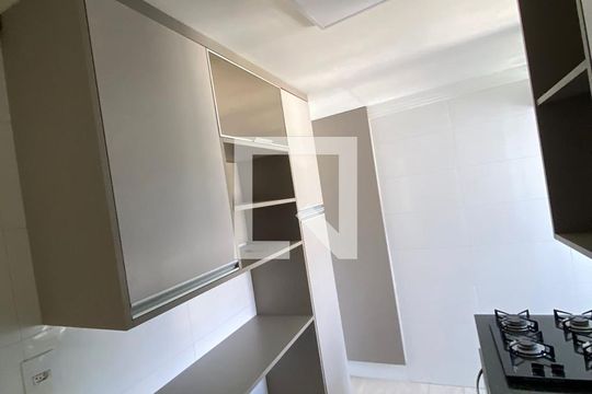 Cozinha de apartamento para alugar com 2 quartos, 50m² em Jardim Marica, Mogi das Cruzes