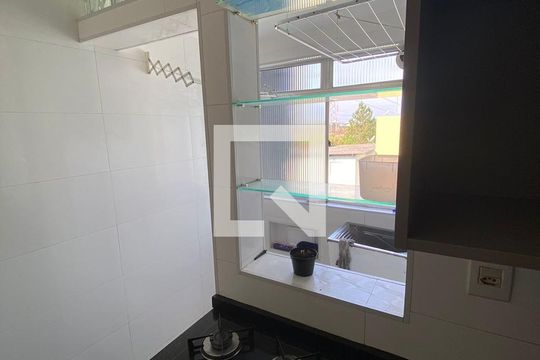 Cozinha de apartamento para alugar com 2 quartos, 50m² em Jardim Marica, Mogi das Cruzes