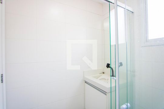 Banheiro de apartamento à venda com 2 quartos, 35m² em Parque São Vicente, Mauá