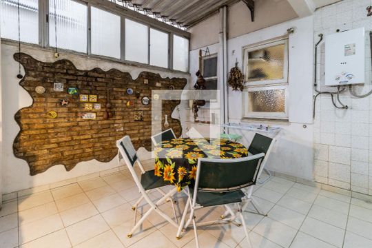 Quintal de apartamento à venda com 3 quartos, 130m² em Bela Vista, Porto Alegre