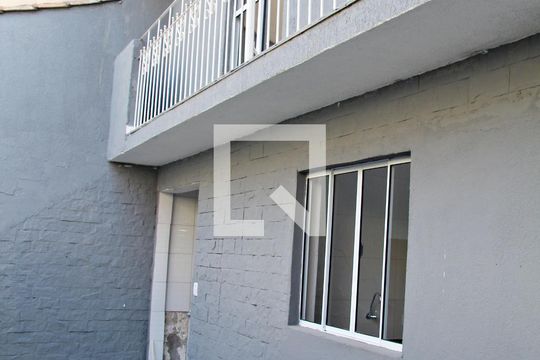 Quintal  de casa para alugar com 2 quartos, 80m² em Parque Continental I, Guarulhos