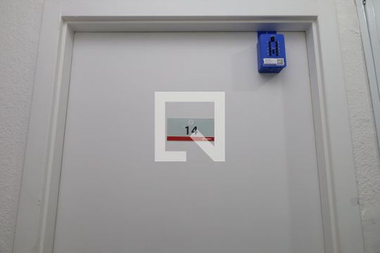 Porta do apartamento - Lockbox instalada de apartamento para alugar com 2 quartos, 49m² em Colônia (zona Leste), São Paulo