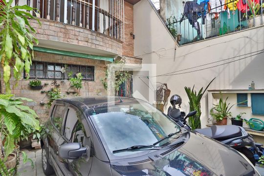 Garagem de casa à venda com 4 quartos, 180m² em Luz, São Paulo