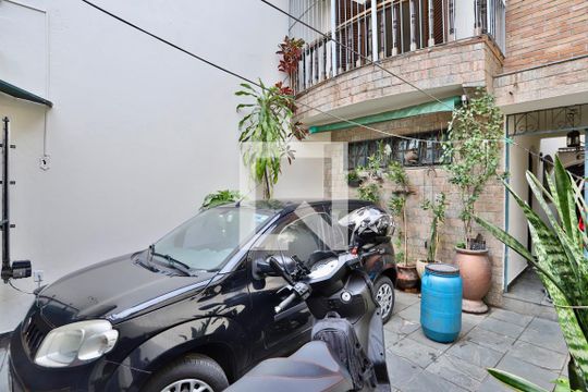 Garagem de casa à venda com 4 quartos, 180m² em Luz, São Paulo