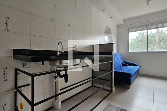 Cozinha de apartamento à venda com 1 quarto, 26m² em Jardim Itacolomi, São Paulo