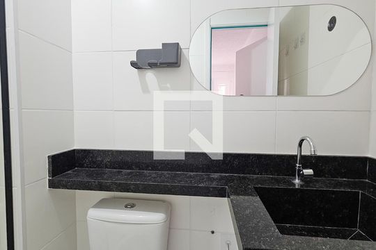 Banheiro da Suite de apartamento à venda com 1 quarto, 26m² em Jardim Itacolomi, São Paulo