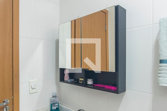 Banheiro de apartamento à venda com 1 quarto, 38m² em Vila Sao Pedro, Santo André