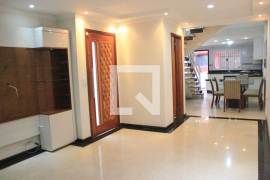 Casa para alugar com 3 quartos, 239m² em Macedo, Guarulhos