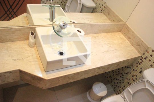 Lavabo de casa para alugar com 3 quartos, 239m² em Macedo, Guarulhos
