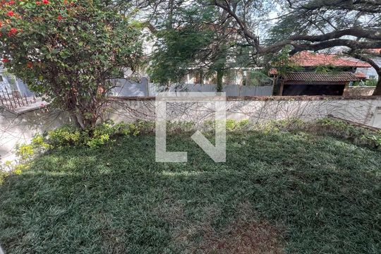 Jardim de casa à venda com 3 quartos, 330m² em Sumaré, São Paulo