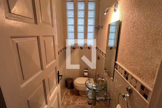Lavabo de casa à venda com 3 quartos, 330m² em Sumaré, São Paulo