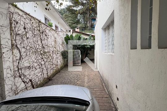 Garagem de casa à venda com 3 quartos, 330m² em Sumaré, São Paulo