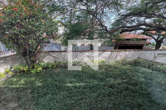 Jardim de casa à venda com 3 quartos, 330m² em Sumaré, São Paulo