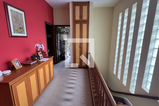 Living de casa à venda com 3 quartos, 330m² em Sumaré, São Paulo