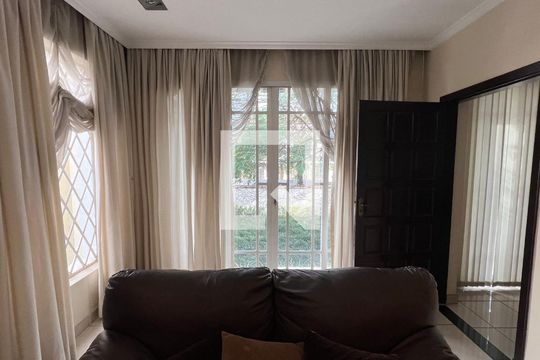 Sala de casa à venda com 3 quartos, 330m² em Sumaré, São Paulo