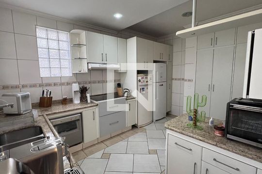 Cozinha de casa à venda com 3 quartos, 330m² em Sumaré, São Paulo