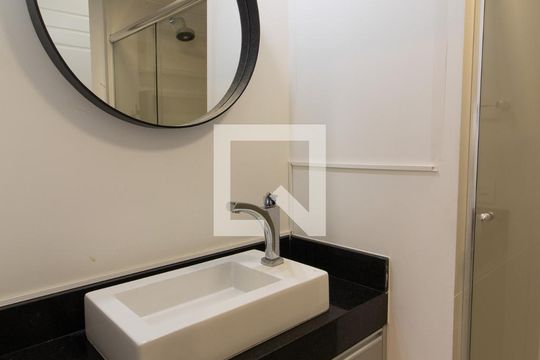 Banheiro de apartamento à venda com 1 quarto, 40m² em Chácara das Pedras, Porto Alegre