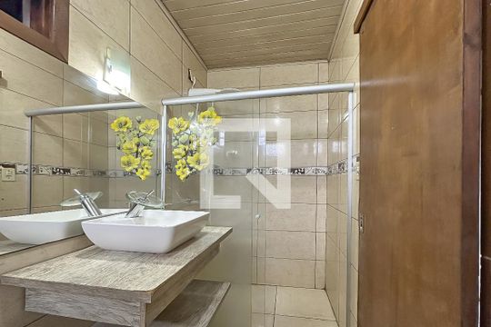 Banheiro da Suíte de casa para alugar com 3 quartos, 86m² em Santo Afonso, Novo Hamburgo