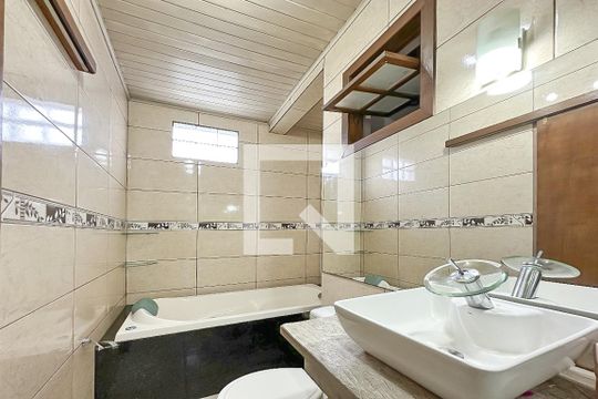 Banheiro da Suíte de casa para alugar com 3 quartos, 86m² em Santo Afonso, Novo Hamburgo