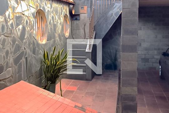 Varanda de casa à venda com 4 quartos, 178m² em Betânia, Belo Horizonte