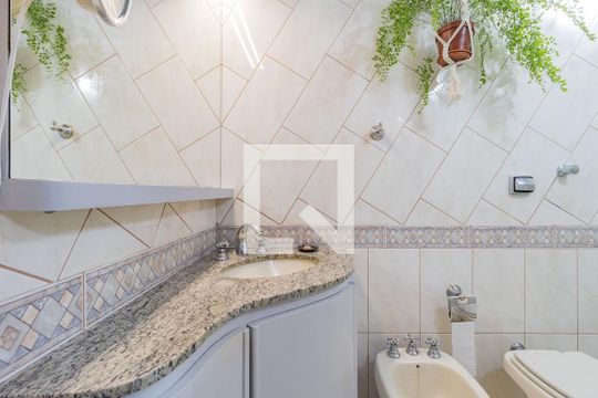 Banheiro da Suite de casa à venda com 3 quartos, 210m² em Jardim Sabará, Porto Alegre