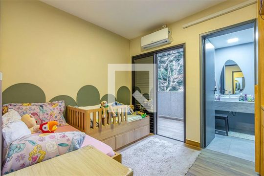 Casa à venda com 6 quartos, 177m² em Santo Amaro, São Paulo