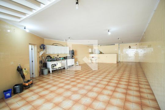 Garagem  de casa para alugar com 3 quartos, 250m² em Vila Prudente, São Paulo