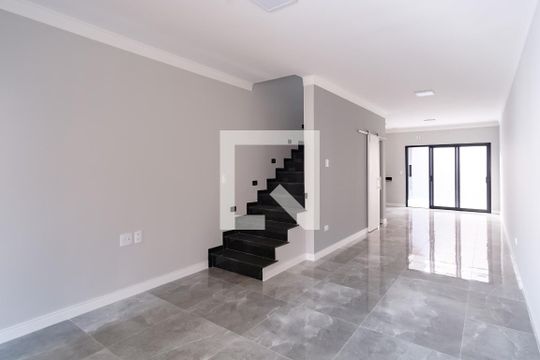 Casa à venda com 3 quartos, 156m² em Vila Carrão, São Paulo