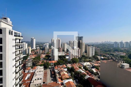 Vista da sala de kitnet/studio à venda com 1 quarto, 24m² em Pinheiros, São Paulo