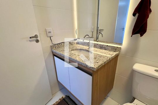 Banheiro da Suíte de kitnet/studio à venda com 1 quarto, 24m² em Pinheiros, São Paulo